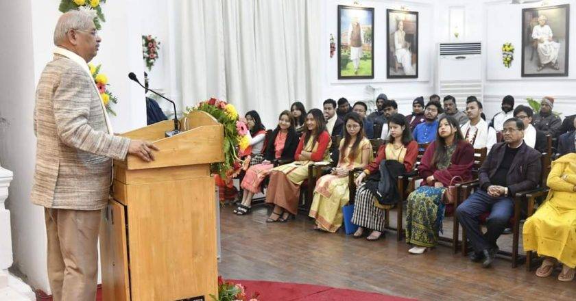 Bihar बिहार के राज्यपाल श्री राजेन्द्र विश्वनाथ आर्लेकर ने राजभवन के दरबार हॉल में ’एक भारत, श्रेष्ठ भारत’ के तहत मणिपुर, मेघालय एवं त्रिपुरा के स्थापना दिवस के अवसर पर आयोजित कार्यक्रम में भाग लिया।