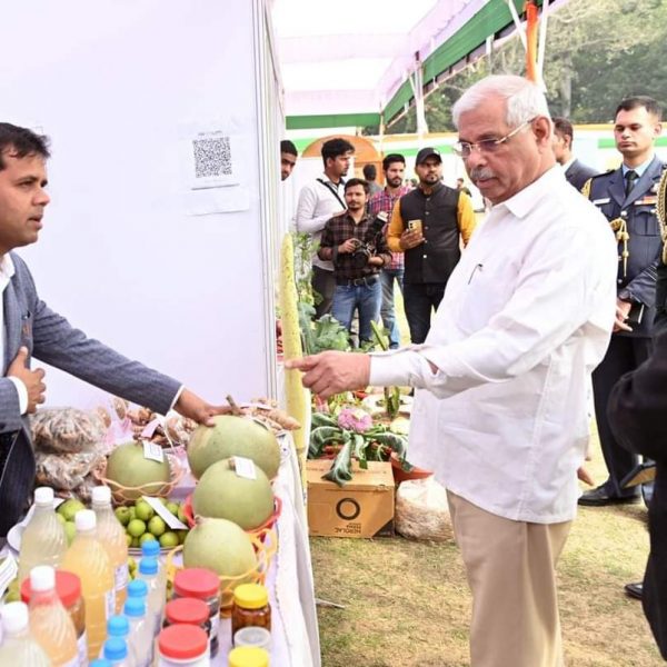BNMU बिहार के माननीय राज्यपाल श्री राजेन्द्र विश्वनाथ आर्लेकर ने राजभवन, उत्तर प्रदेश के परिसर में प्रादेशिक फल, शाकभाजी एवं पुष्प प्रदर्शनी का अवलोकन किया।