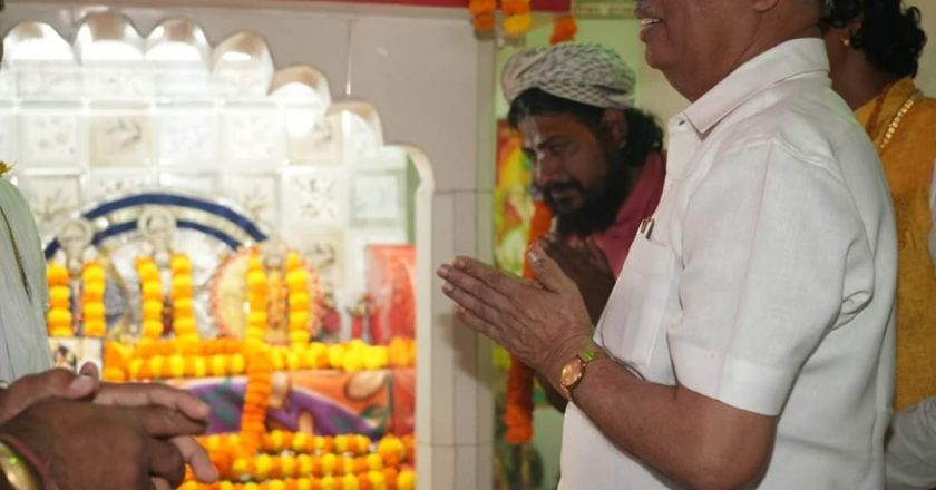 Bihar माननीय राज्यपाल श्री राजेन्द्र विश्वनाथ आर्लेकर ने मौनी बाबा मंदिर, दरभंगा में पूजा-अर्चना की।