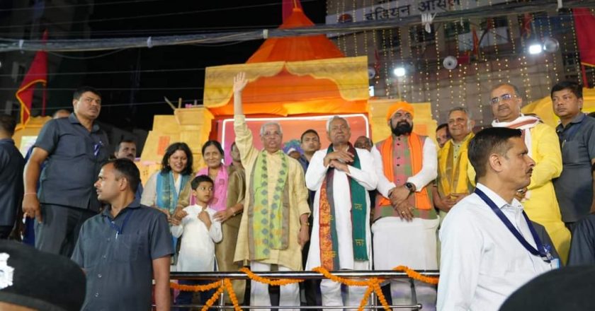 Bihar माननीय राज्यपाल श्री राजेन्द्र विश्वनाथ आर्लेकर ने रामनवमी के अवसर पर श्री श्री रामनवमी शोभा यात्रा अभिनन्दन समिति द्वारा पटना के डाकबंगला चौराहा पर आयोजित कार्यक्रम में भाग लिया तथा शहर के विभिन्न क्षेत्रों से वहाँ आनेवाले झाँकियों का अभिनंदन किया एवं आरती की।
